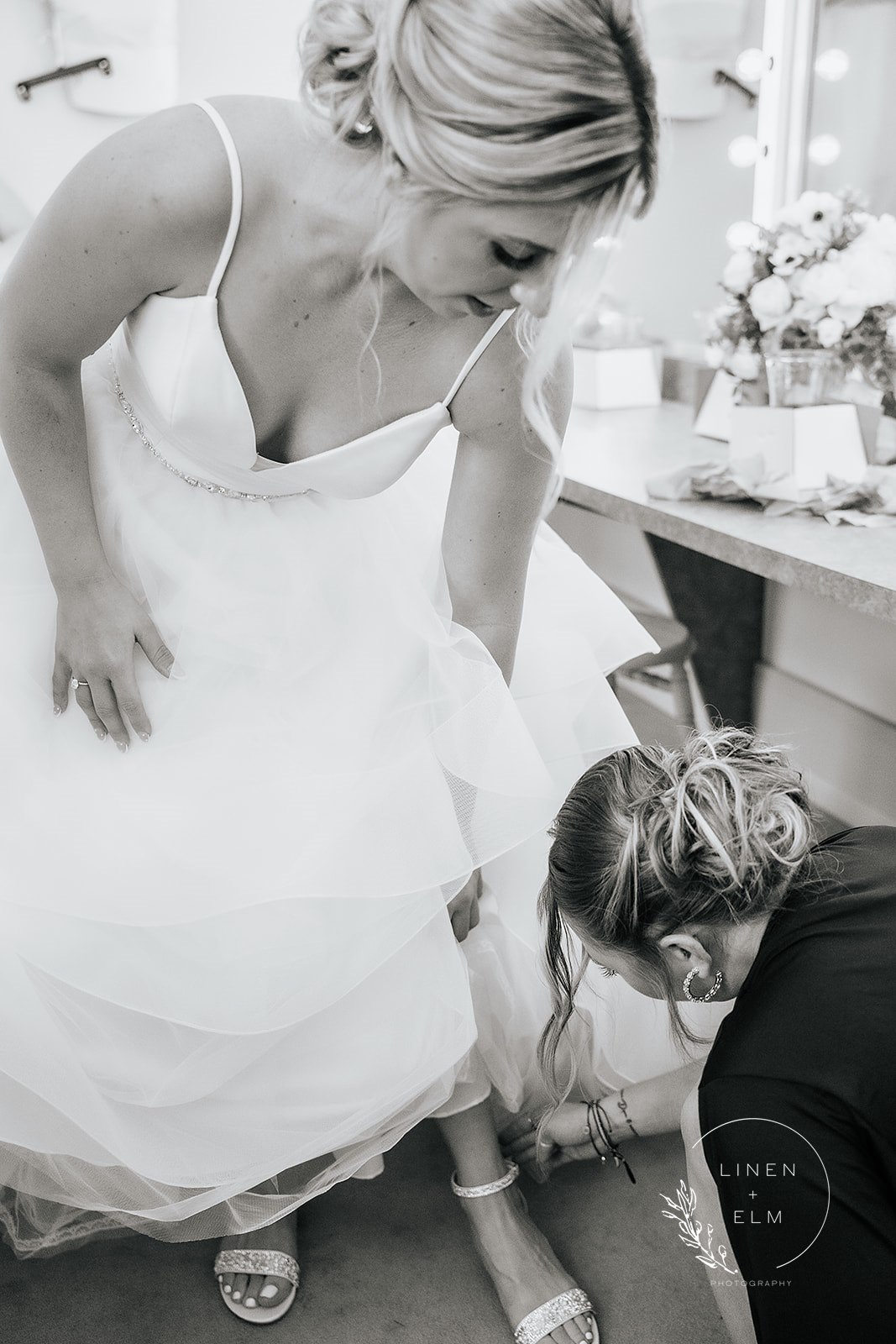 Cebulka Preceremony Bride Getting Ready 3 Websize | Cincinnati Wedding Photographer | Linen &Amp; Elm Photography | Cincinnati Wedding Photographer | Fine Art Photography | Documentary Style