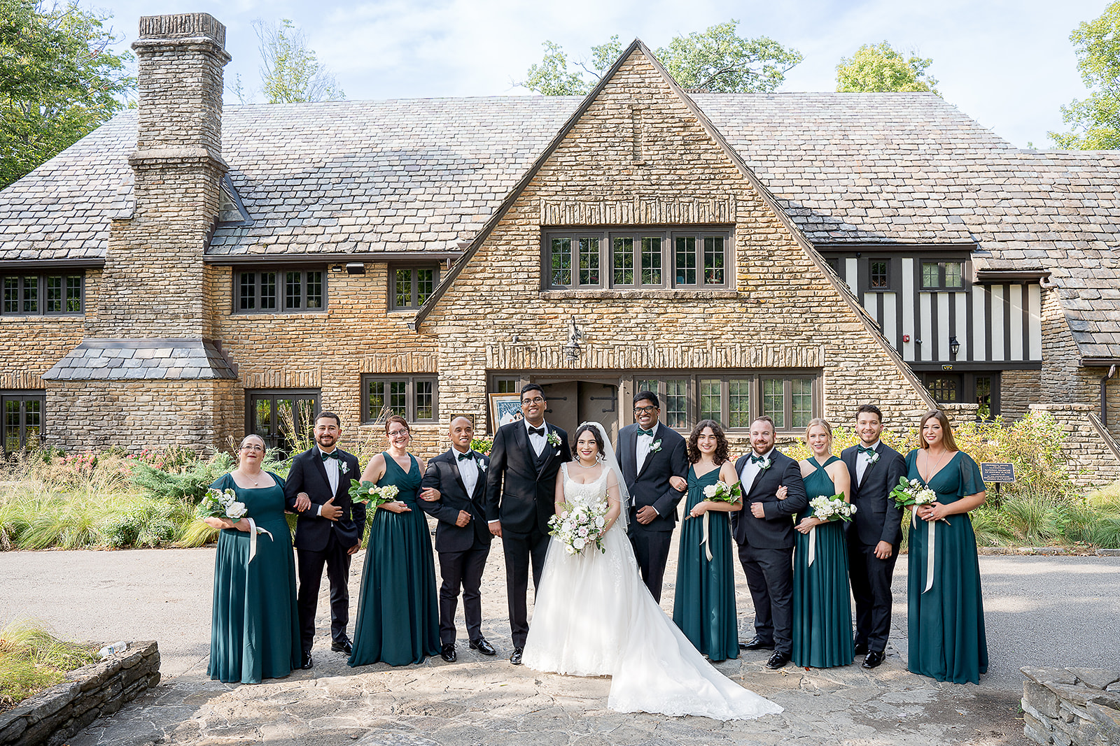 Groesbeck Estate Weding Party In Front Of Estate